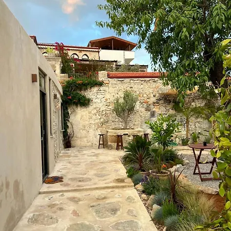 Cesmekoyici No1 Avlulu Tas Ev Holiday home Cumali