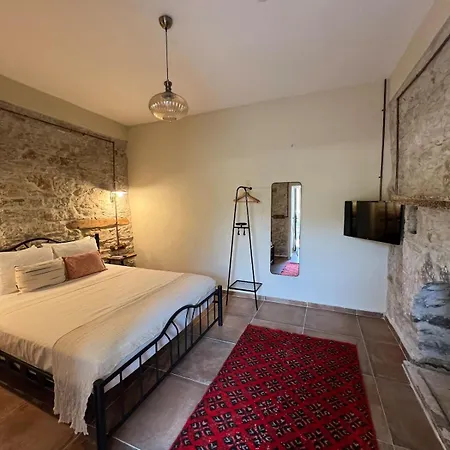 Nyaraló Cesmekoyici No1 Avlulu Tas Ev
