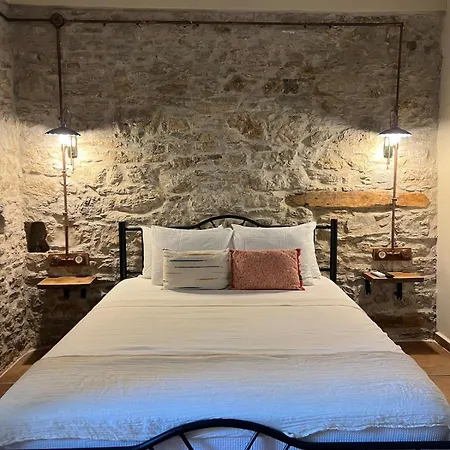 Cesmekoyici No1 Avlulu Tas Ev Holiday home *