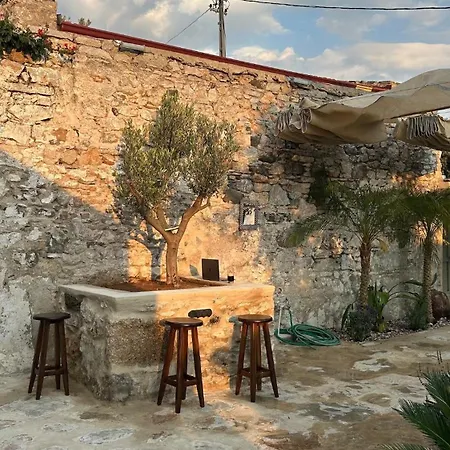 Cesmekoyici No1 Avlulu Tas Ev Holiday home *